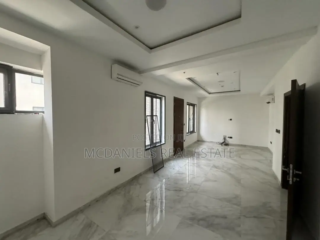 4bdrm Duplex in Lekki Phase 1 for rent