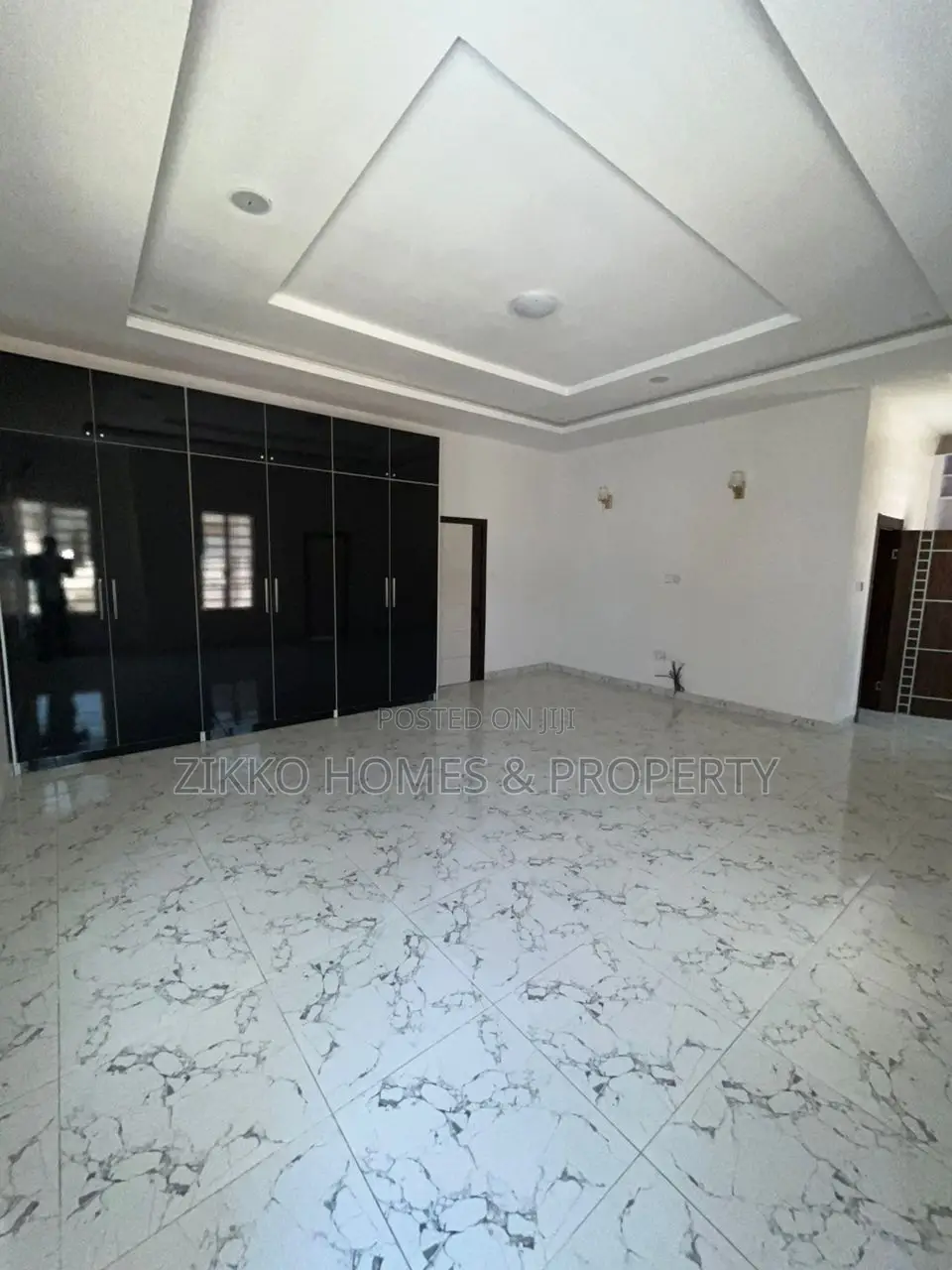 4bdrm Duplex in Ikota for sale