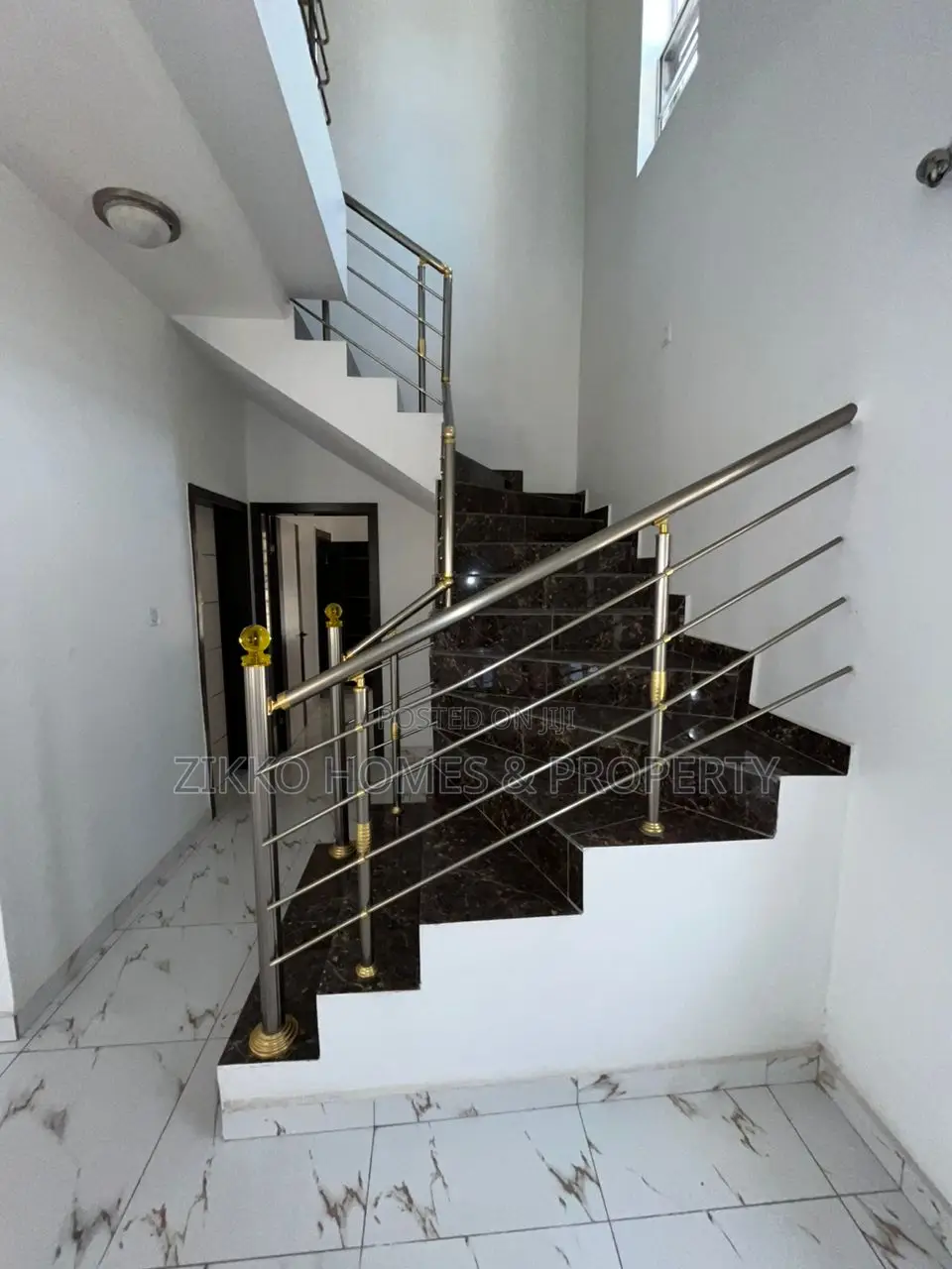 4bdrm Duplex in Ikota for sale