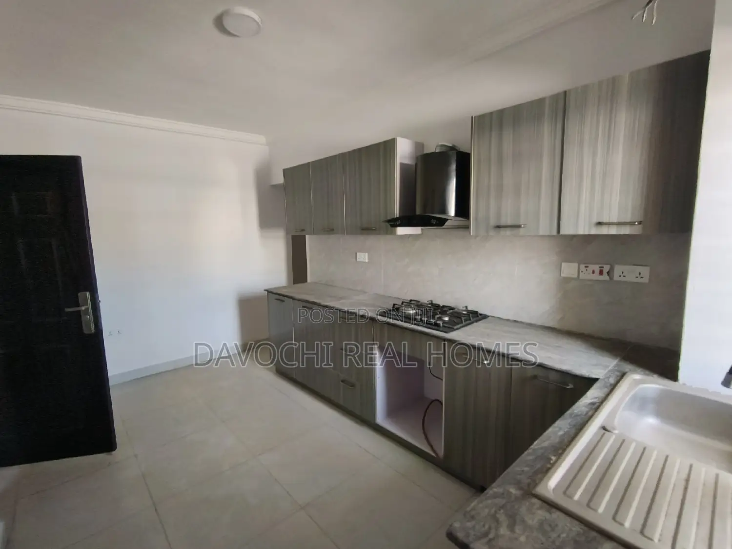 3bdrm Apartment in Orchid Road, Lekki for sale