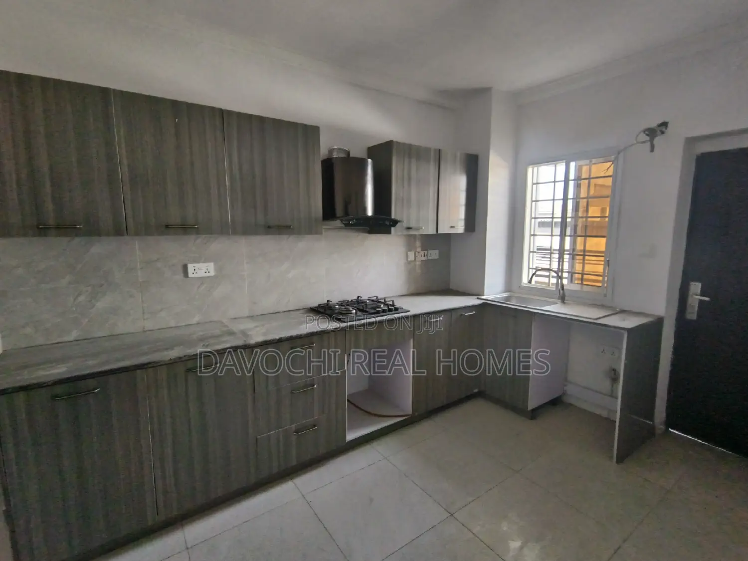 3bdrm Apartment in Orchid Road, Lekki for sale