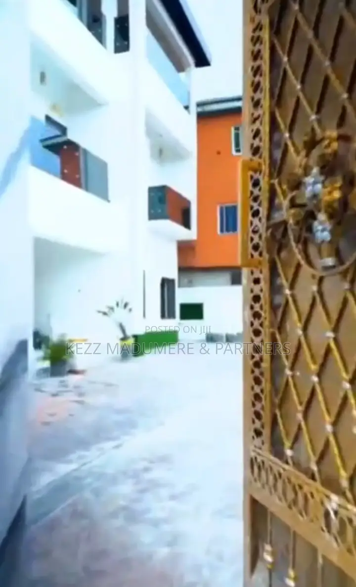 6bdrm Duplex in Nvuigwe Woji, Port for sale