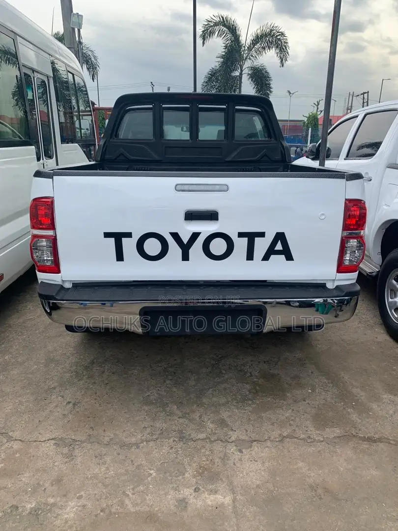 Toyota Hilux 2014 White