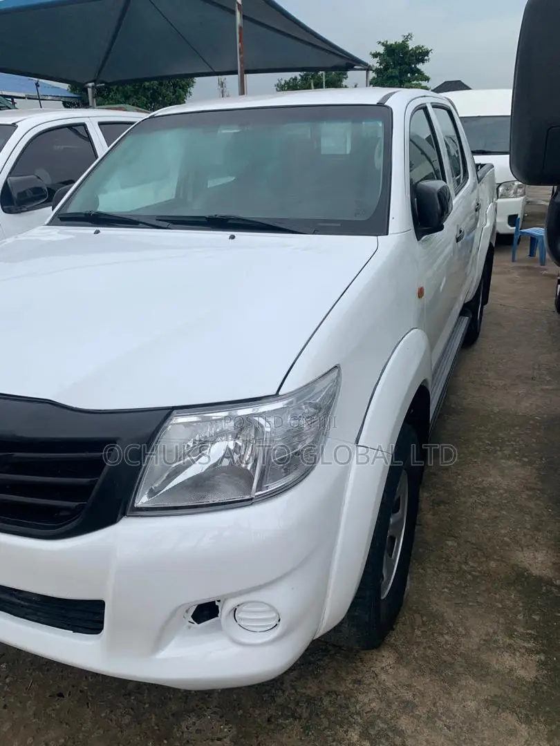 Toyota Hilux 2014 White