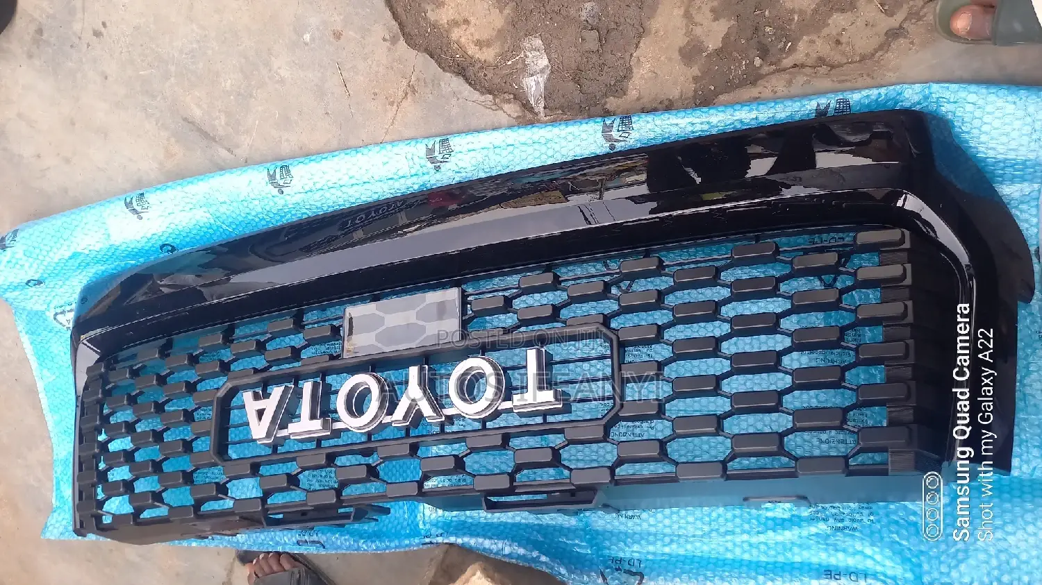 Toyota Front Grill Tundra Spot 2022 Available Dm