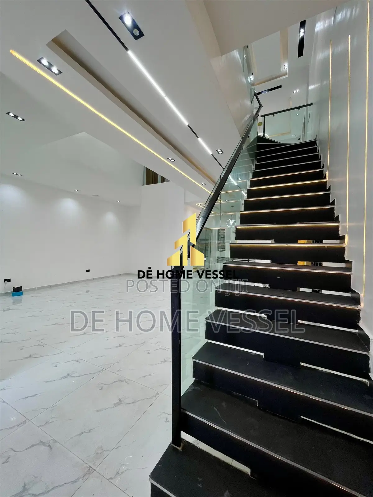 5bdrm Duplex in Osapa london for sale