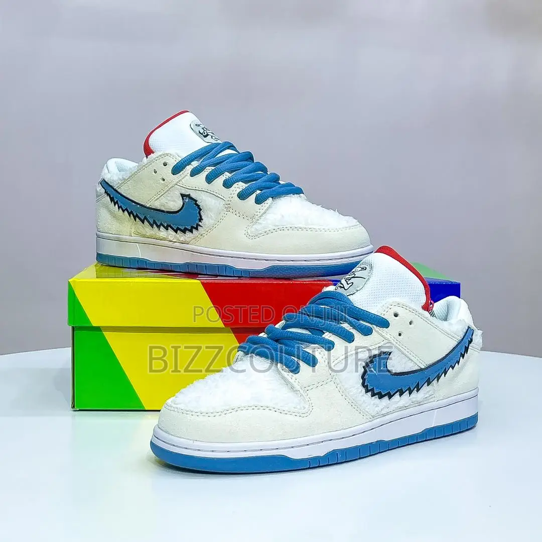 Original NIKE SB DUNK Low Sneakers Available in Store