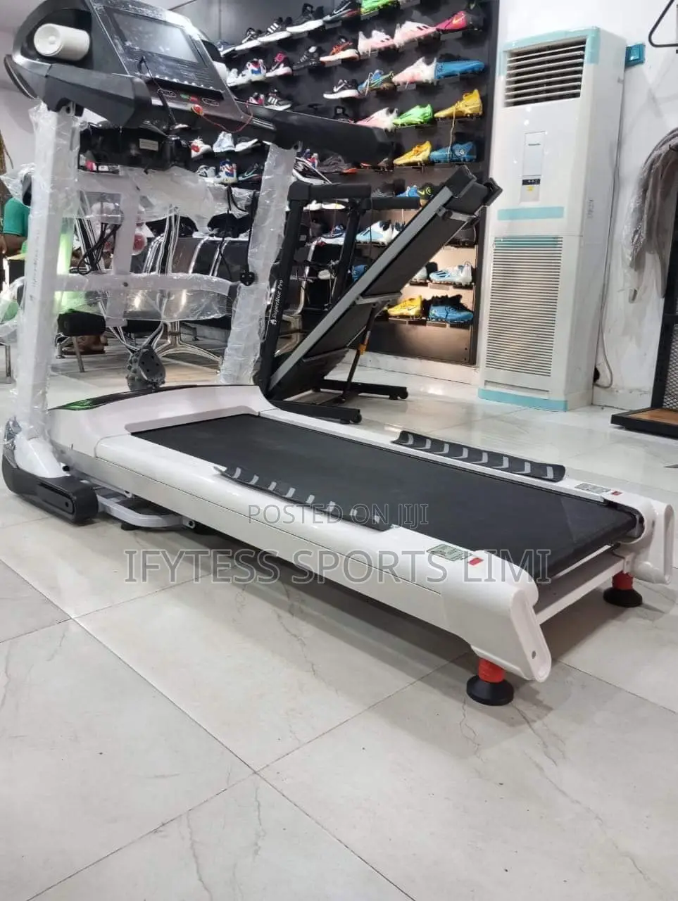 5hp Treadmill With TV and Massager