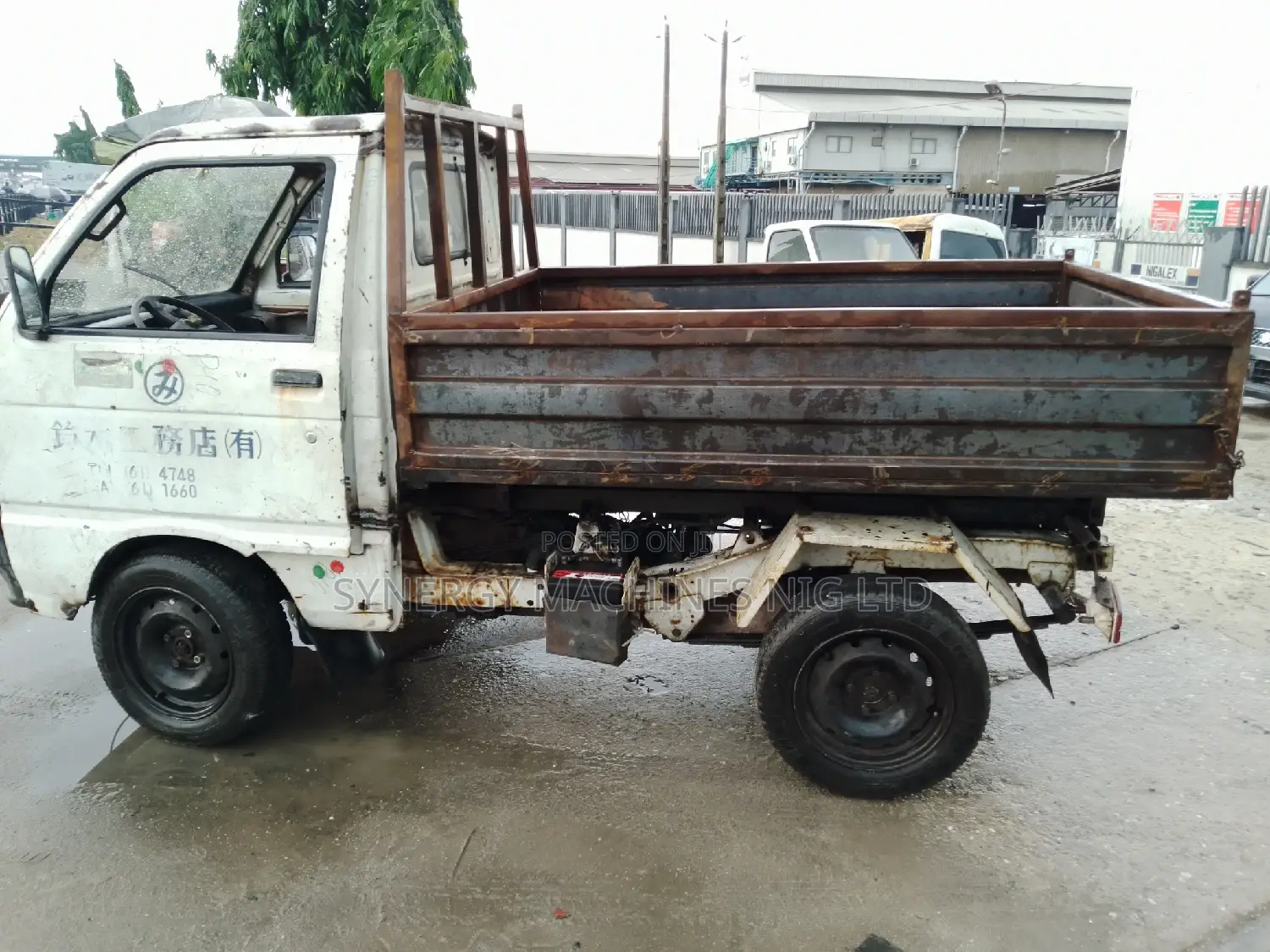 Hijet Tipper Truck/ Iron Bucket