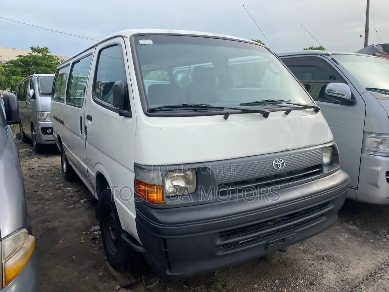 Toyota HiAce 1999 White