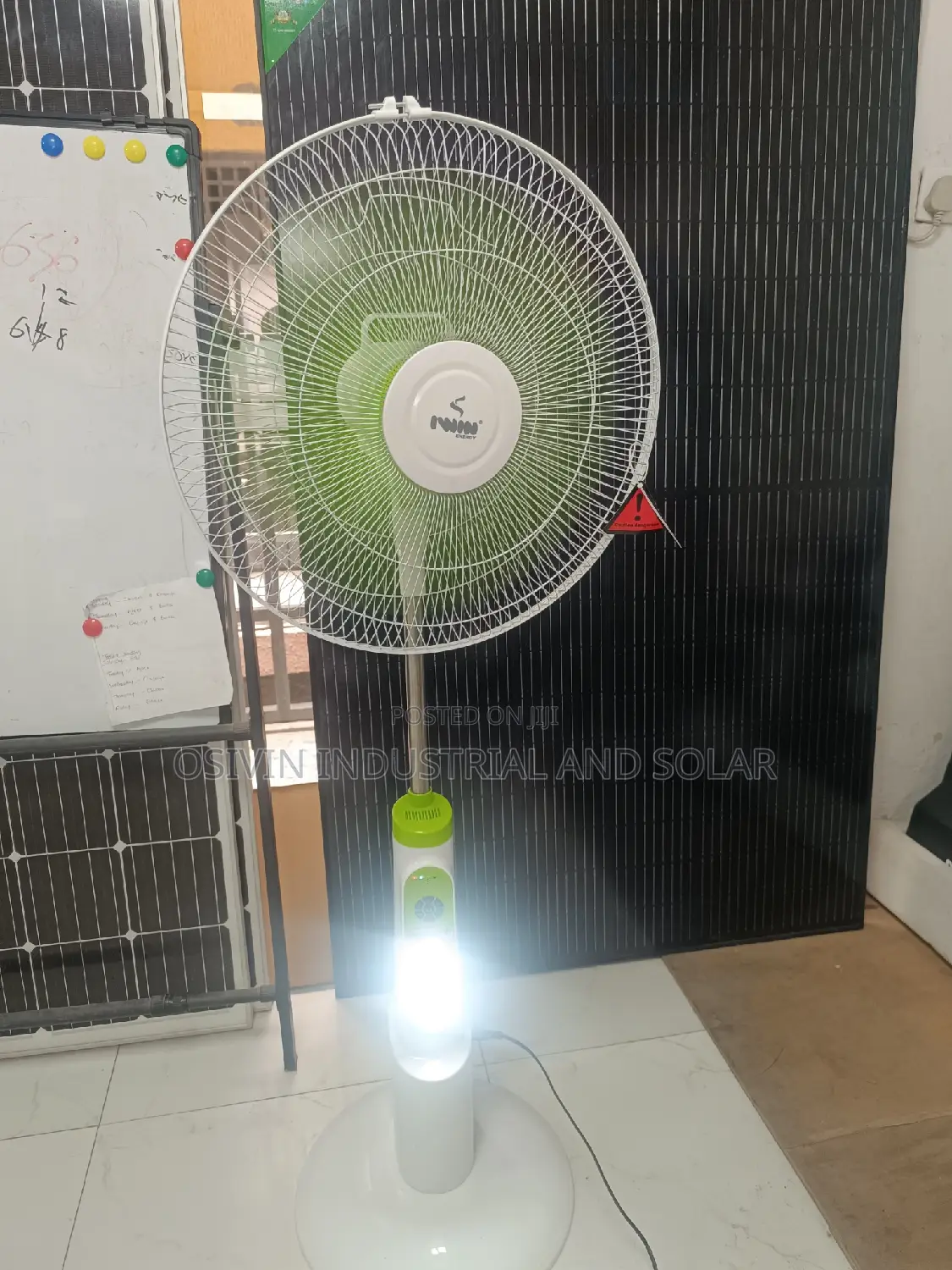 Iwin Rechargeable Solar Fan 18inches