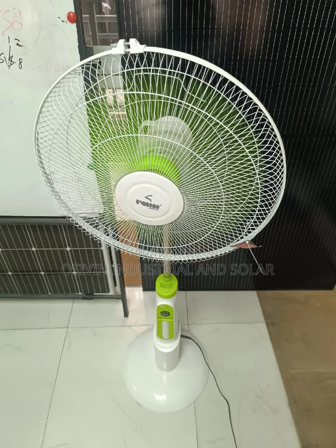 Iwin Rechargeable Solar Fan 18inches