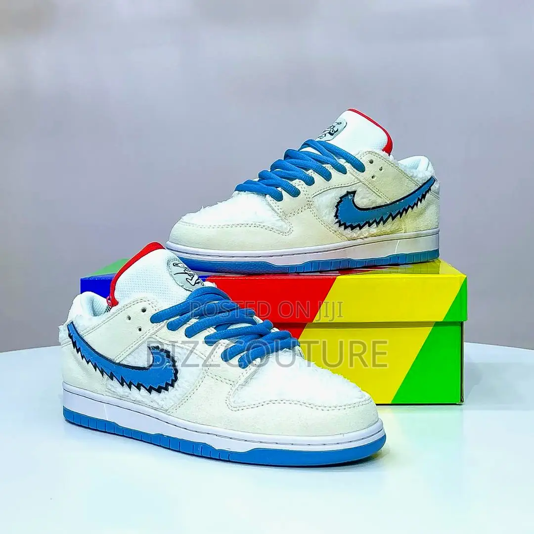 Original NIKE SB DUNK Low Sneakers Available in Store