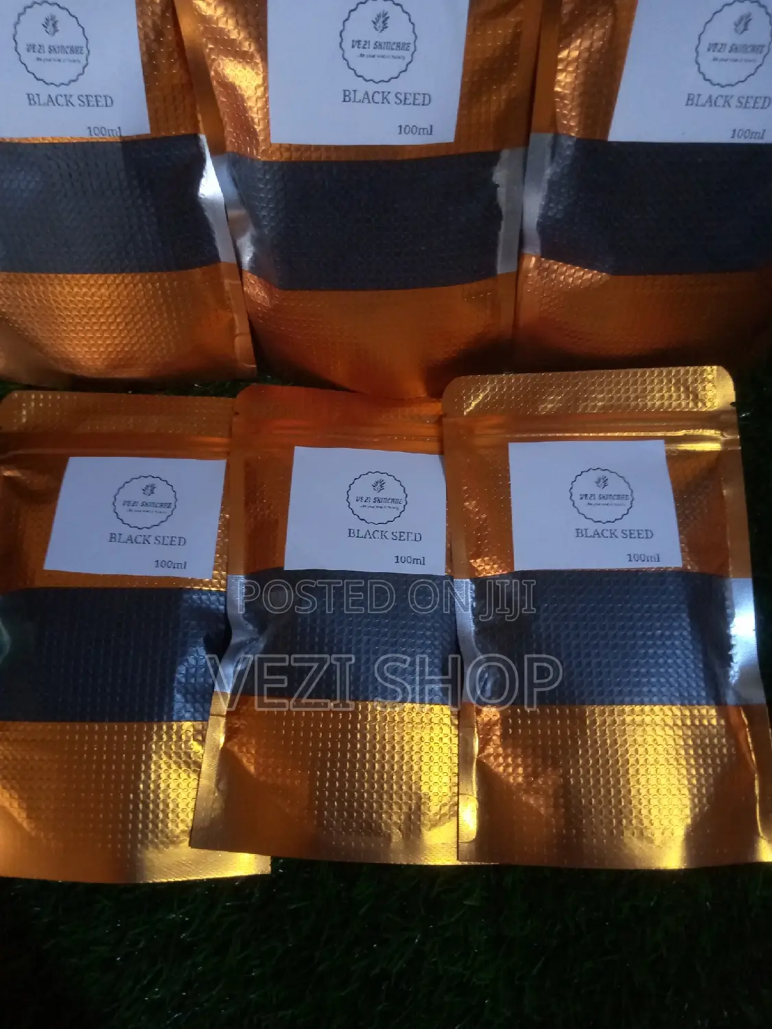 Vezi Pure Black Seeds