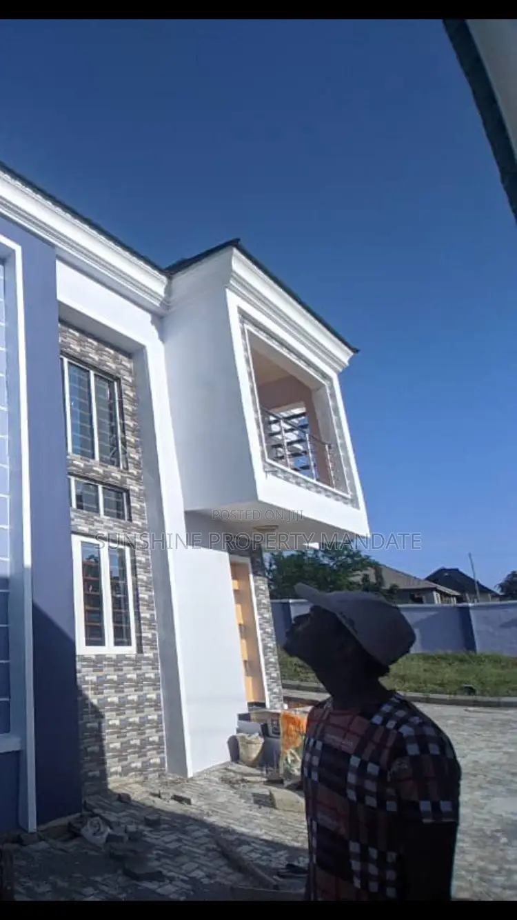 4bdrm Duplex in , Graceland Estate for sale