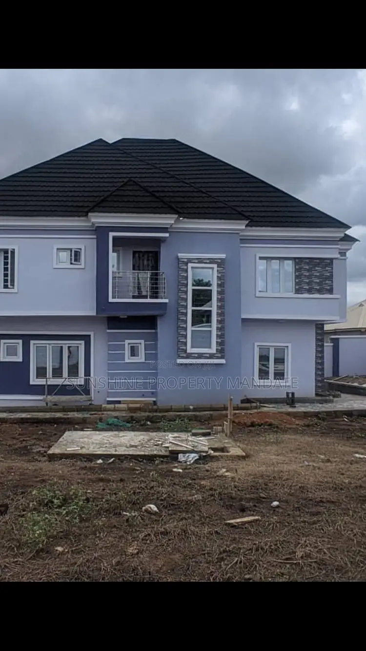 4bdrm Duplex in , Graceland Estate for sale