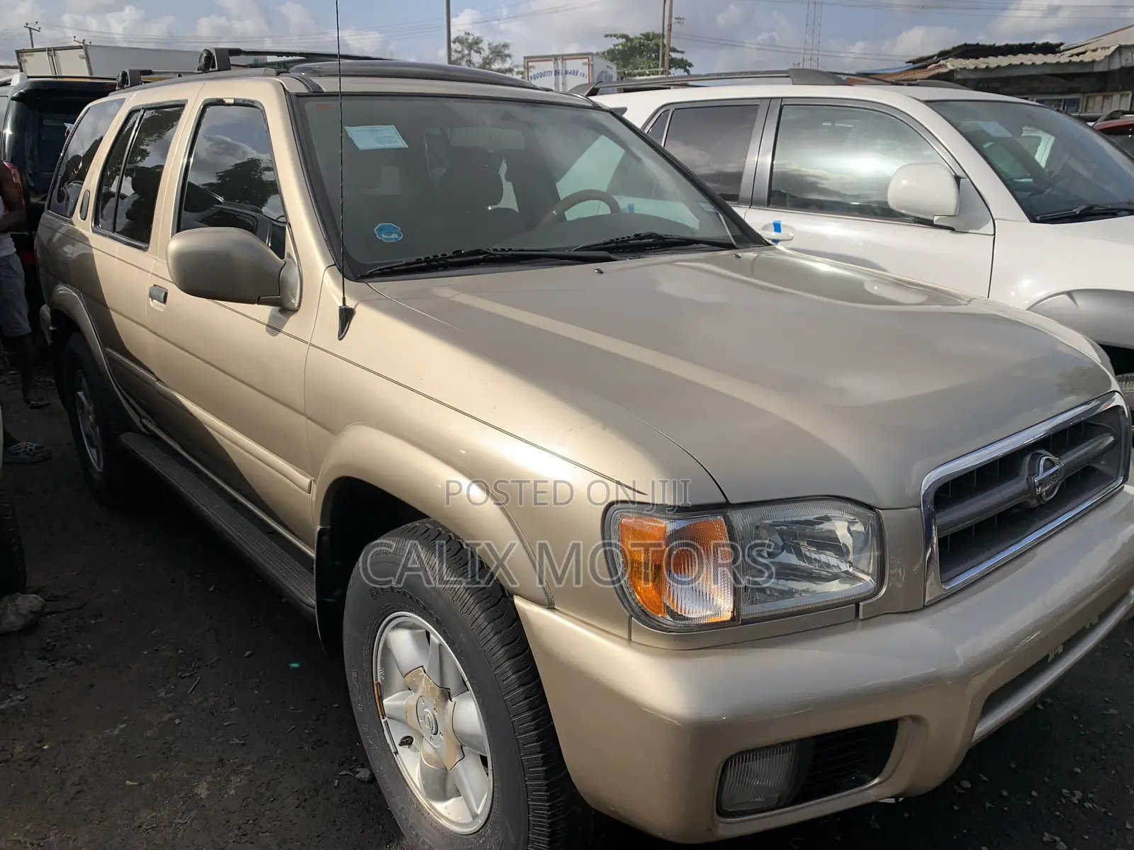 Nissan Pathfinder 2002 Gold