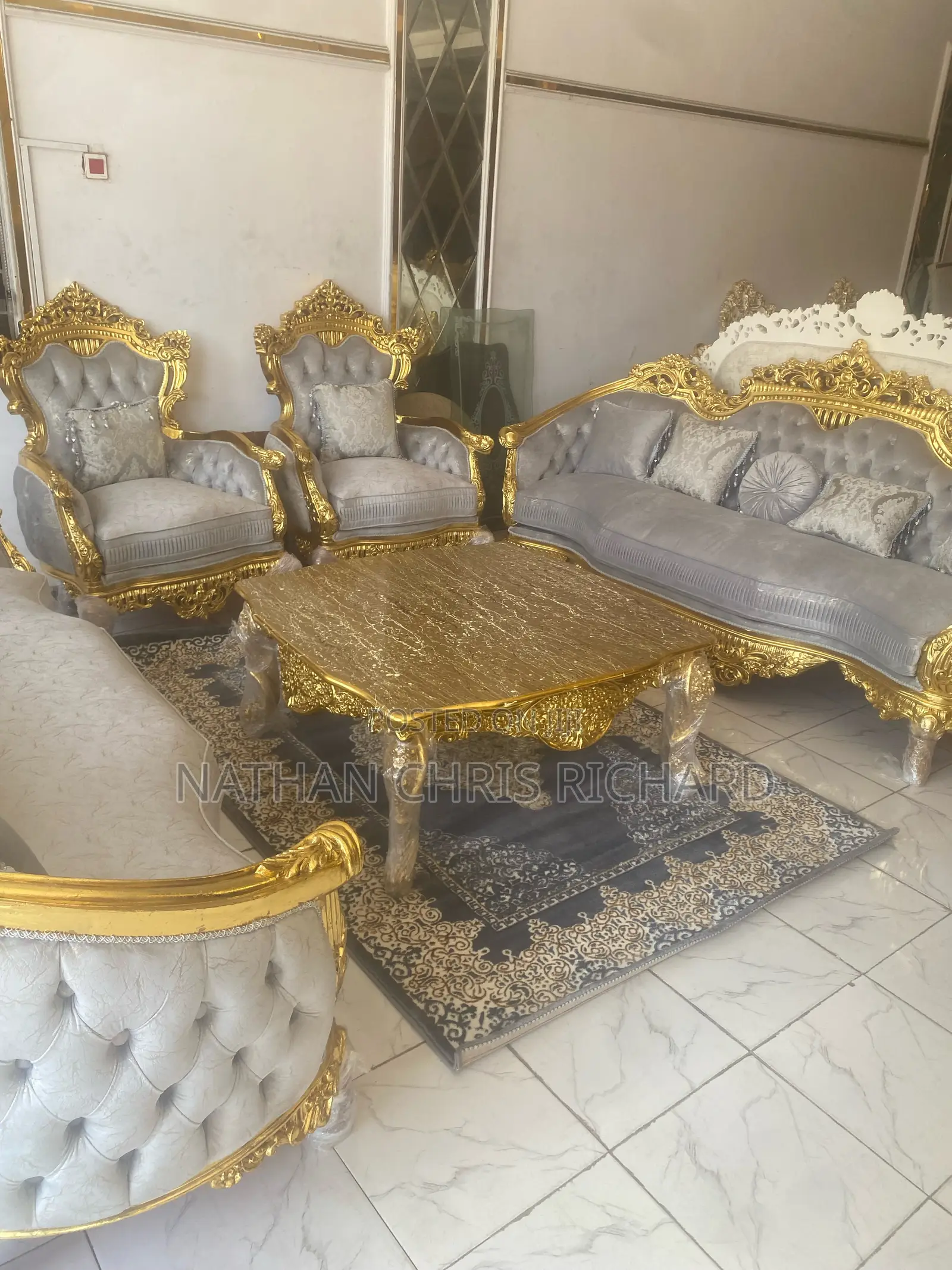 Highly Royal Sofa Chair