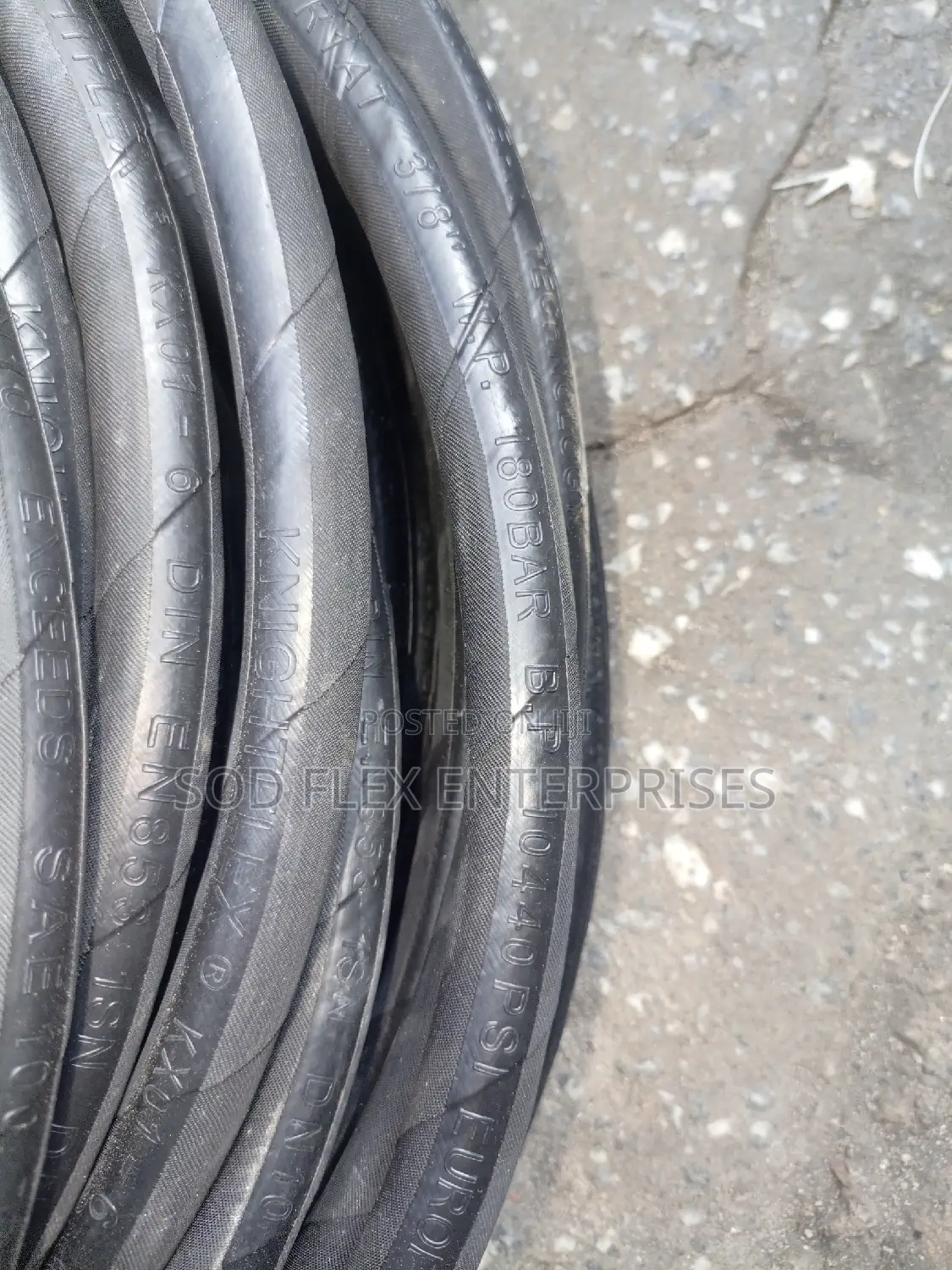 3/8" R1 180 Bar 10440 Psi Hydraulic Hose