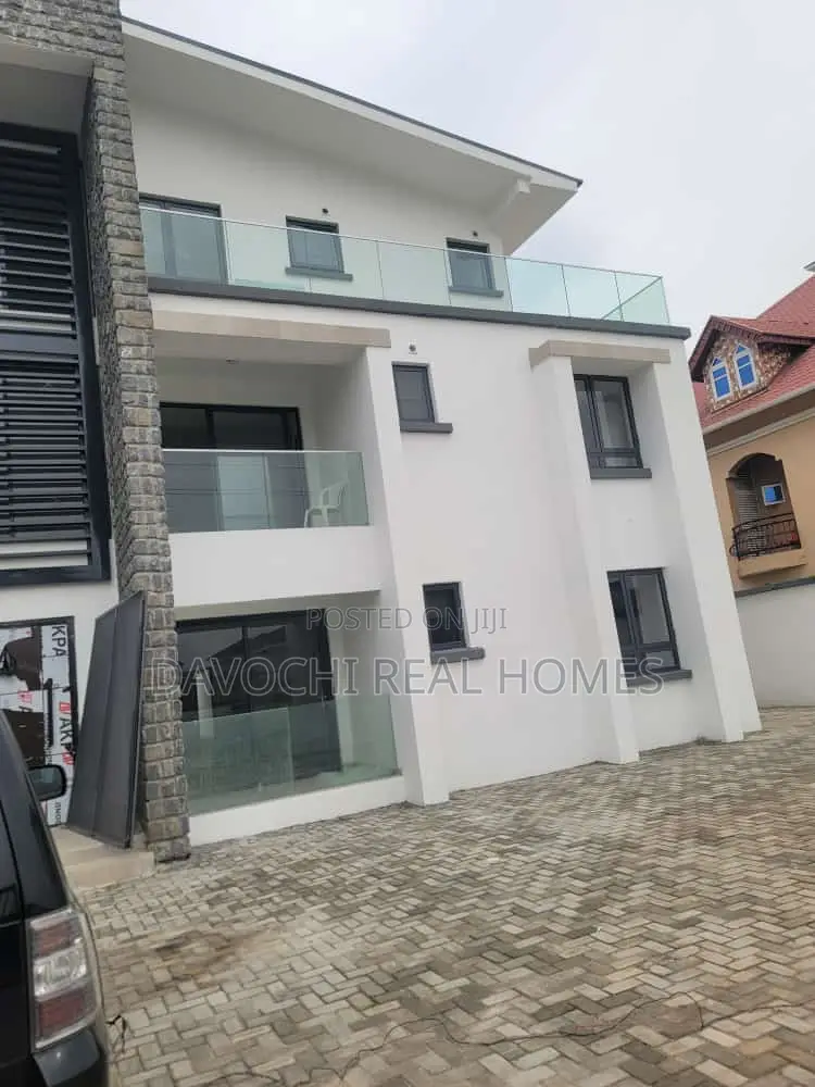 3bdrm Apartment in Lekki Phase One for rent