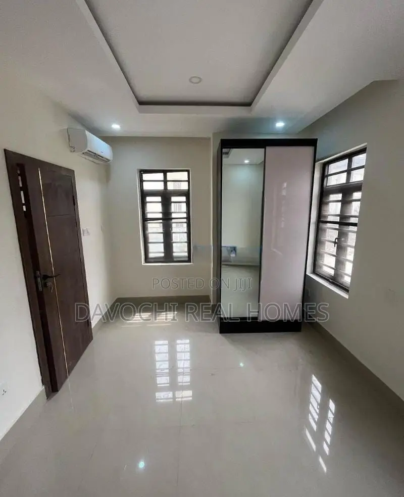 3bdrm Apartment in Lekki Phase One for rent