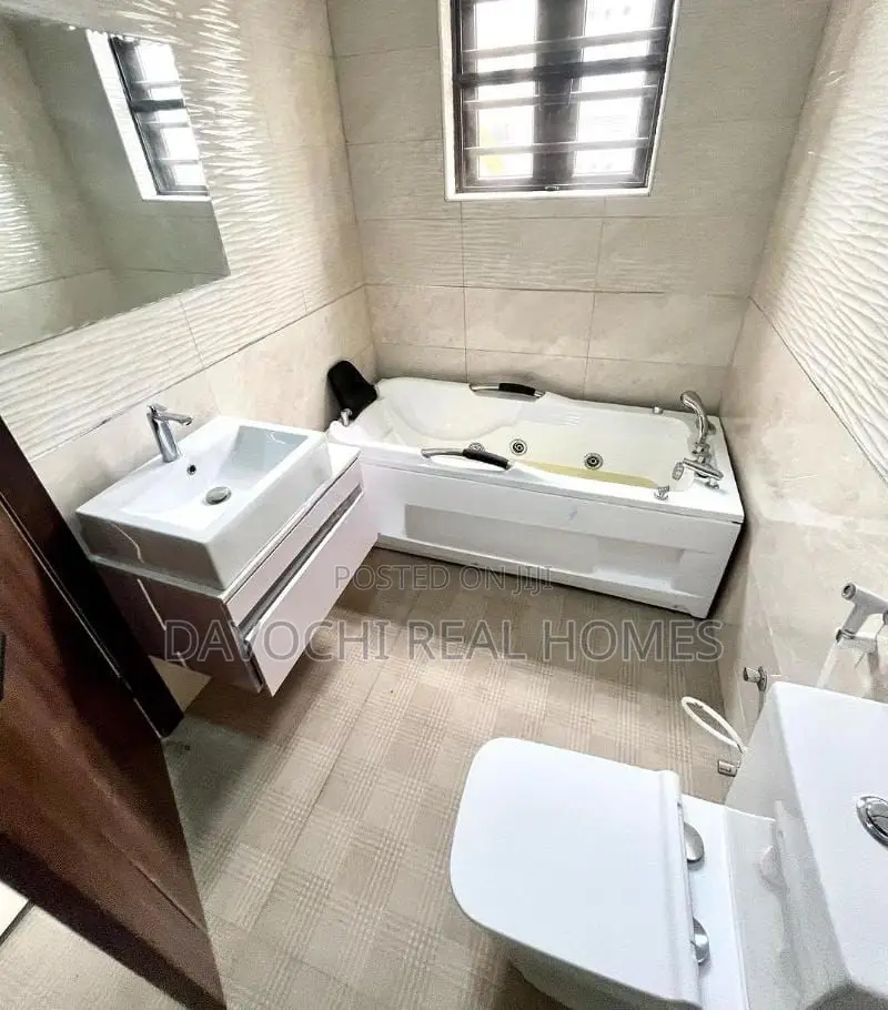 3bdrm Apartment in Lekki Phase One for rent
