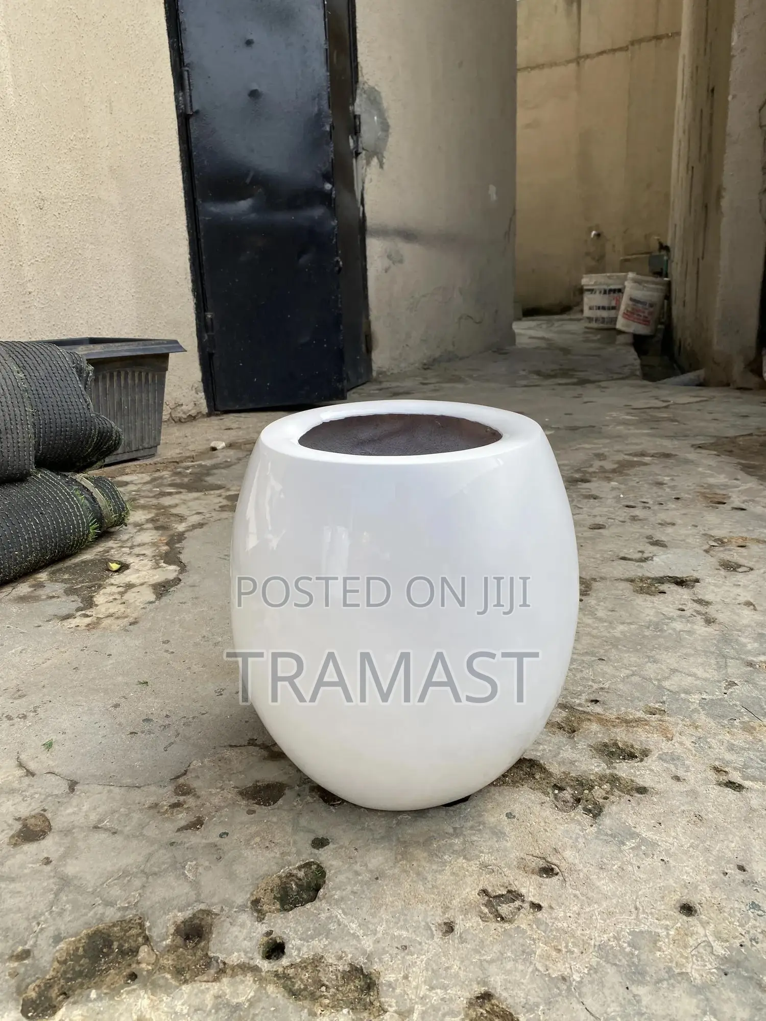 Round-Ball Fiberglass Planter for Garden Beautification