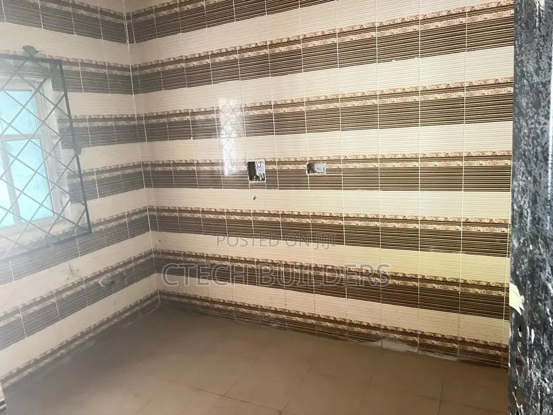 3bdrm Block of Flats in Benin City for rent