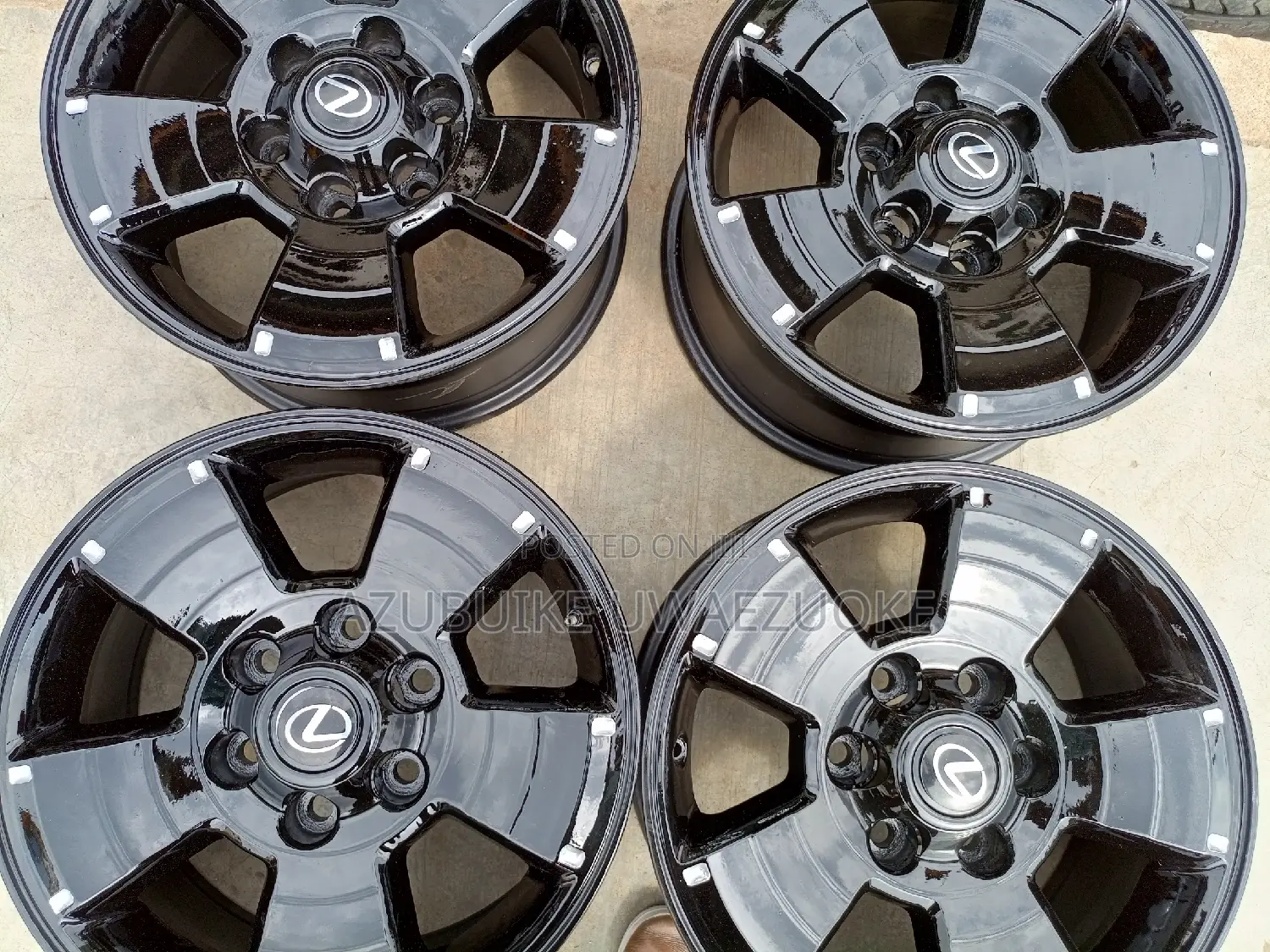 17" Rim Lexus Gx470