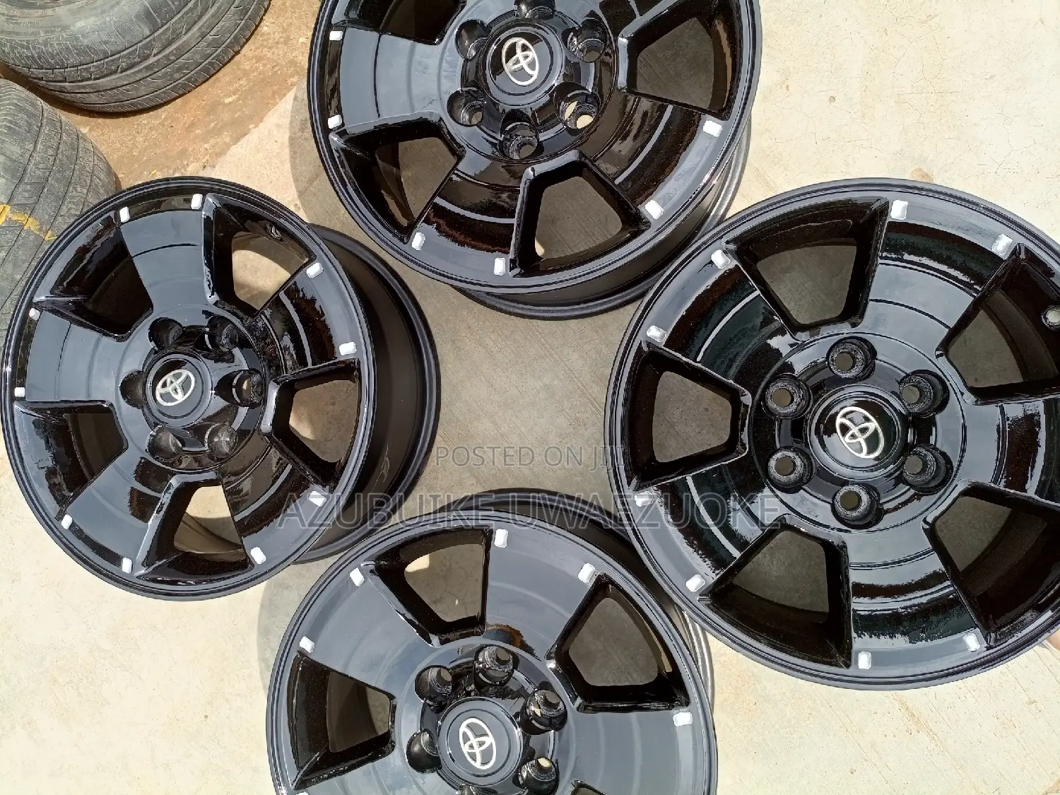 17" Rim Toyota Hilux