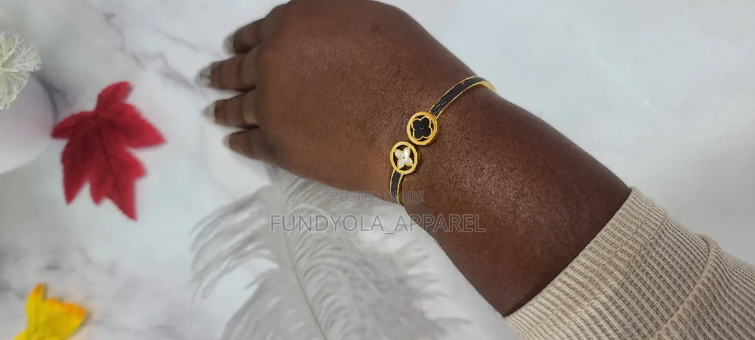 Fashionable Female Bangle
