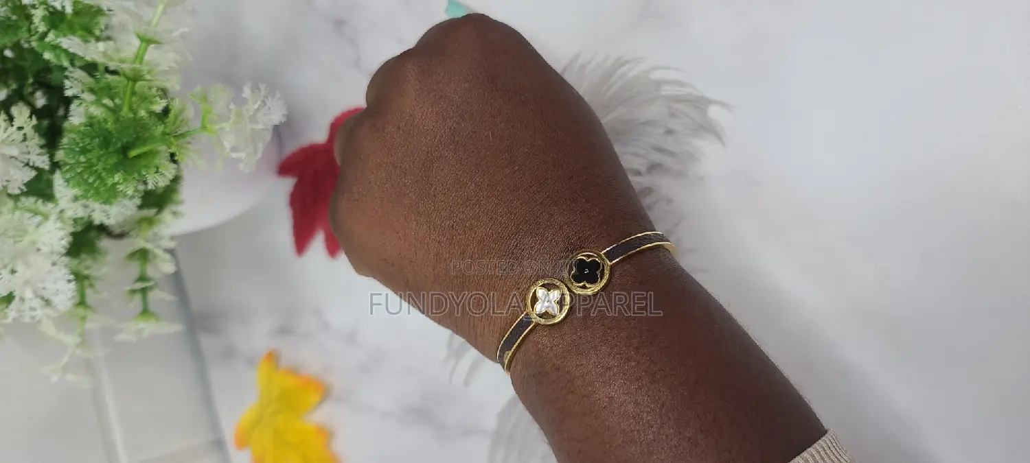 Fashionable Female Bangle