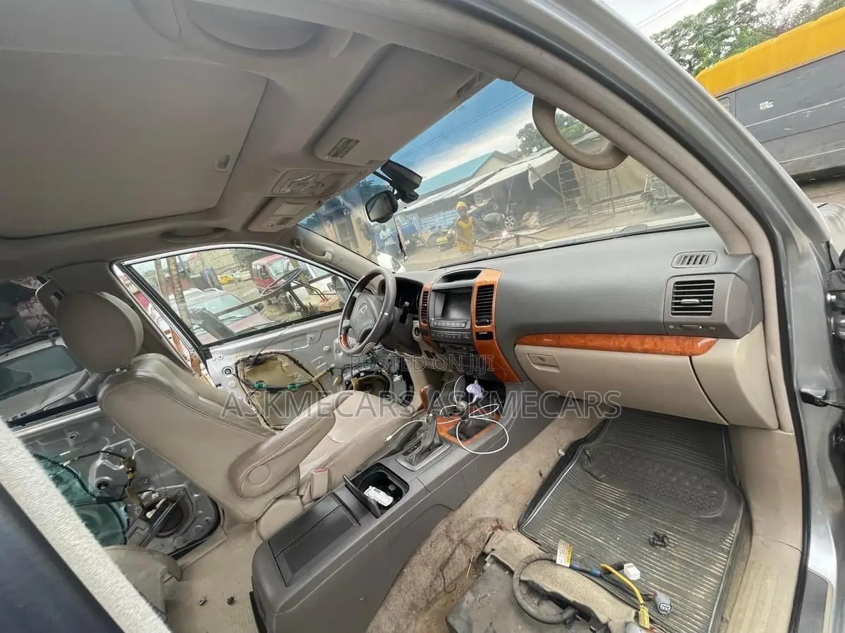 Toyota Land Cruiser Prado 2023