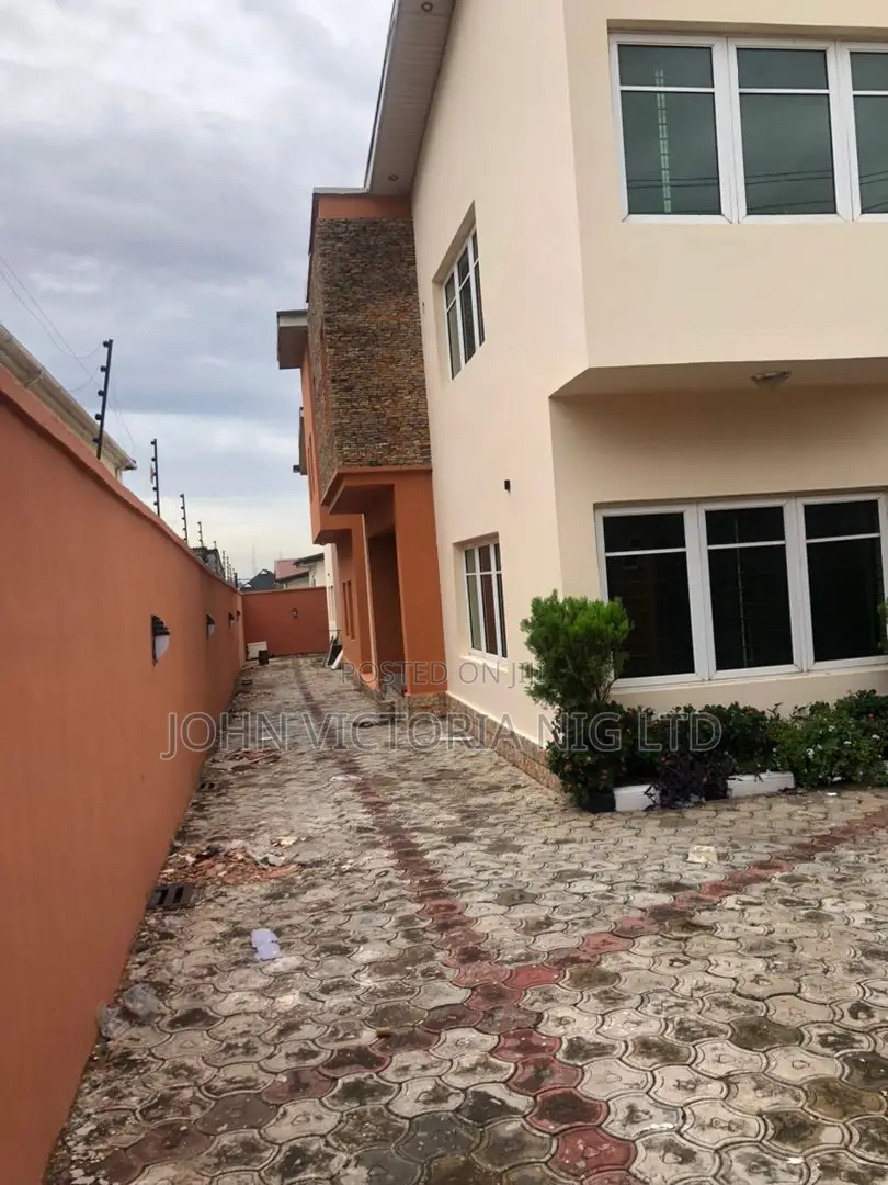 7bdrm Duplex in Omole Phase 2 for sale