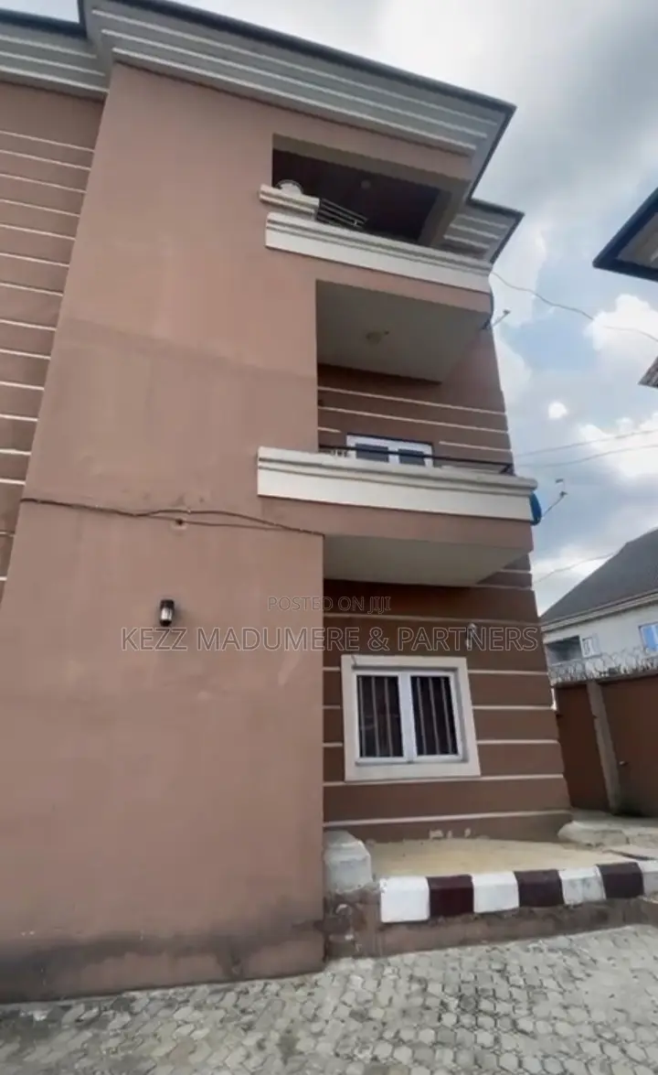 6bdrm Block of Flats in Rumuigbo , Port for sale