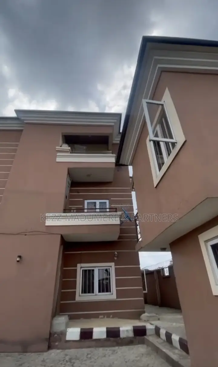 6bdrm Block of Flats in Rumuigbo , Port for sale