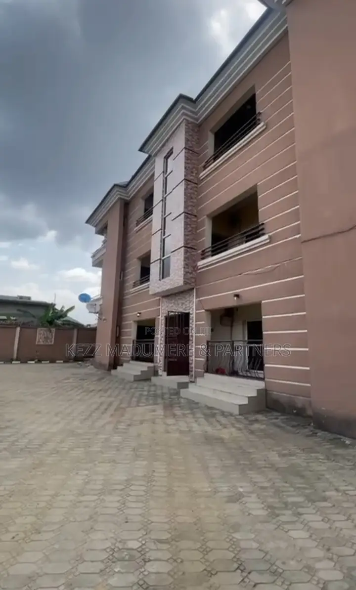 6bdrm Block of Flats in Rumuigbo , Port for sale