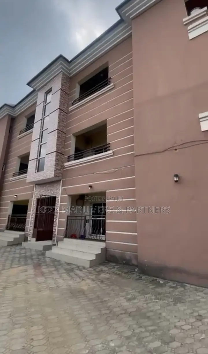 6bdrm Block of Flats in Rumuigbo , Port for sale