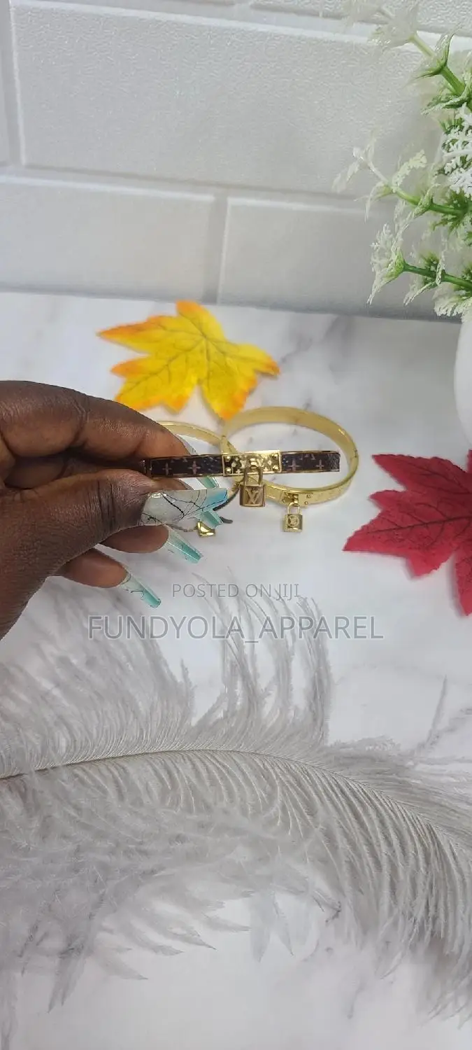 Fashionable Female Bangle