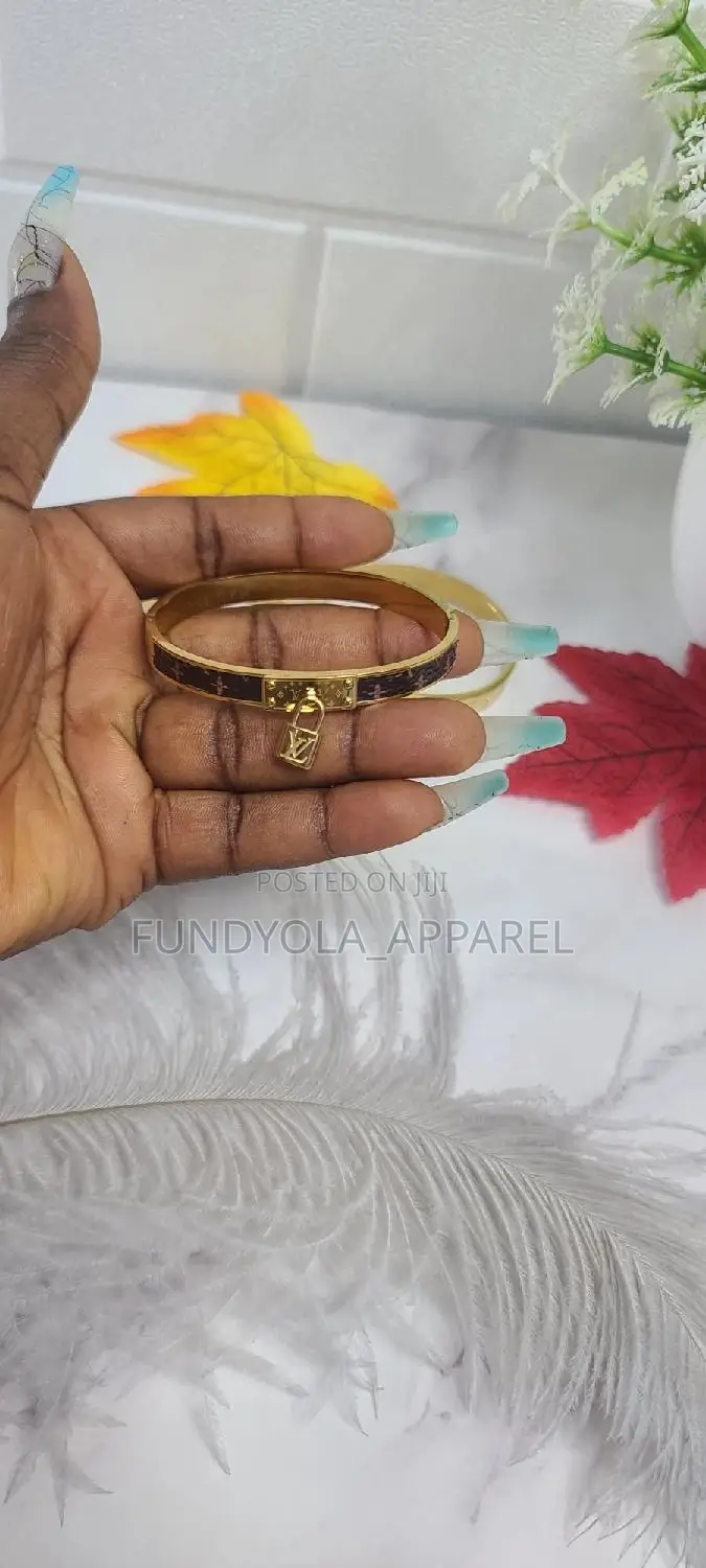 Fashionable Female Bangle