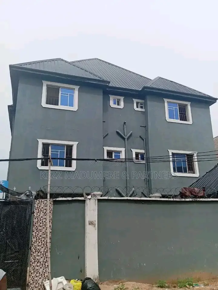 6bdrm Block of Flats in World Bank , Owerri for sale