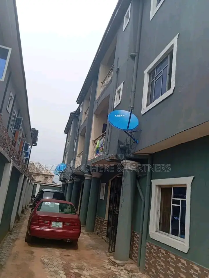 6bdrm Block of Flats in World Bank , Owerri for sale