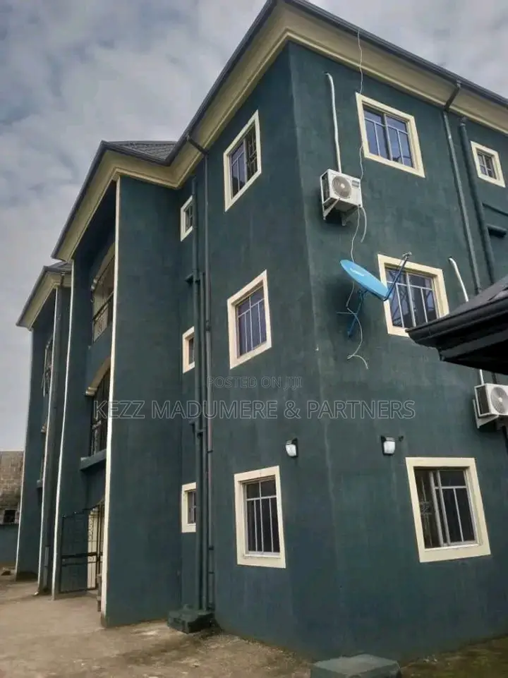 6bdrm Block of Flats in World Bank , Owerri for sale