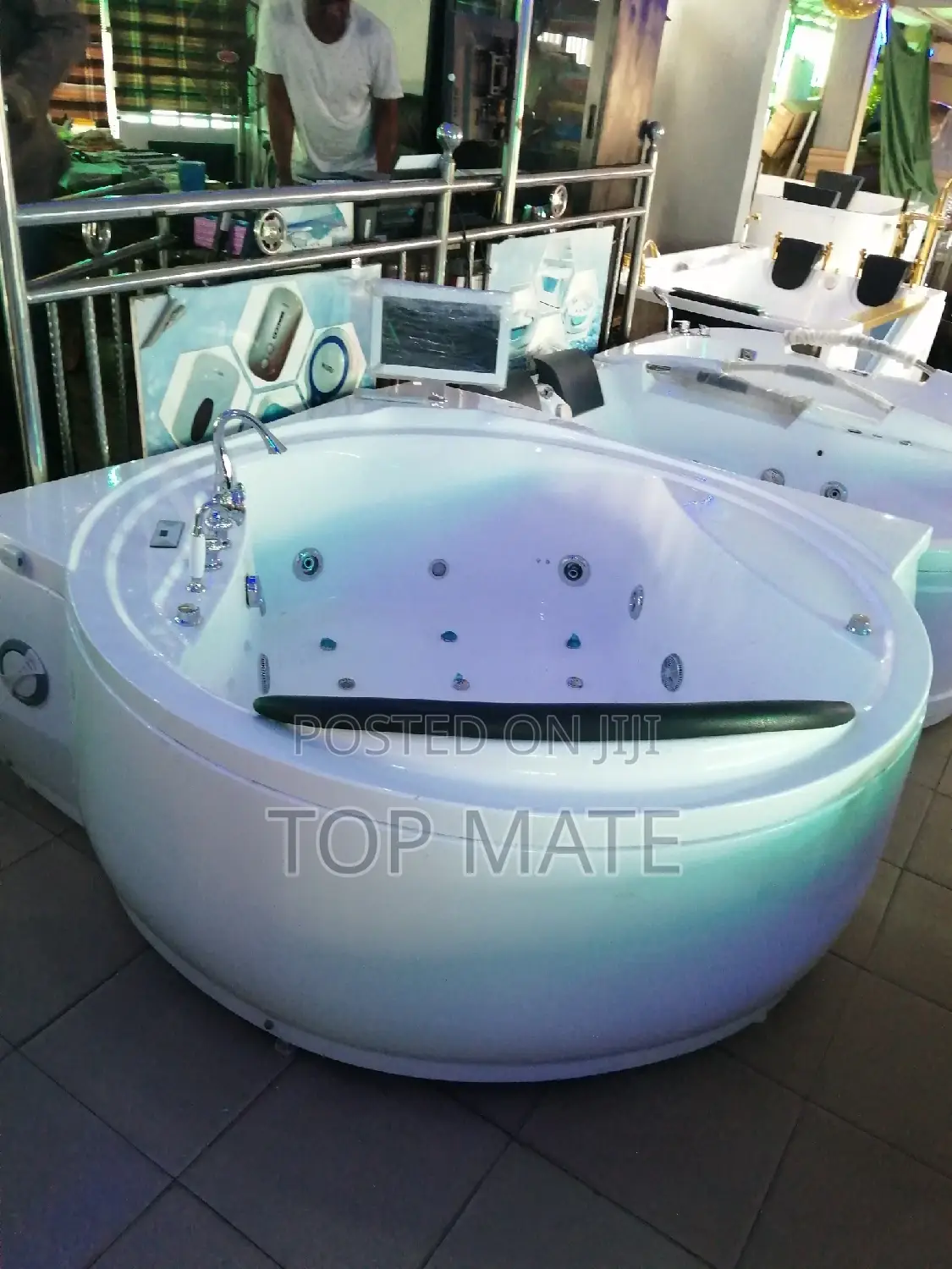 Executive England Jacuzzi With Television 098