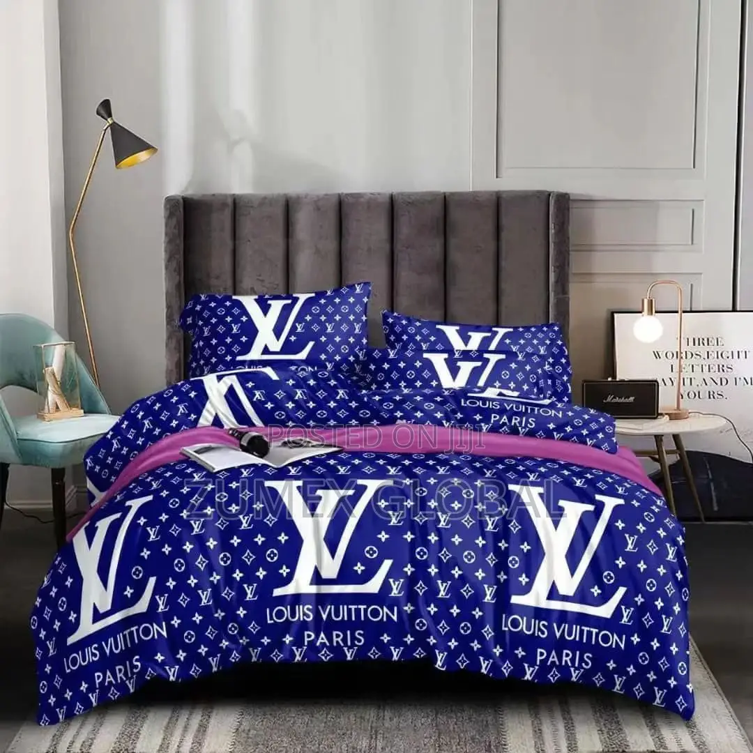 Complete Duvet Set With Bedsheets and Four Pillow Case