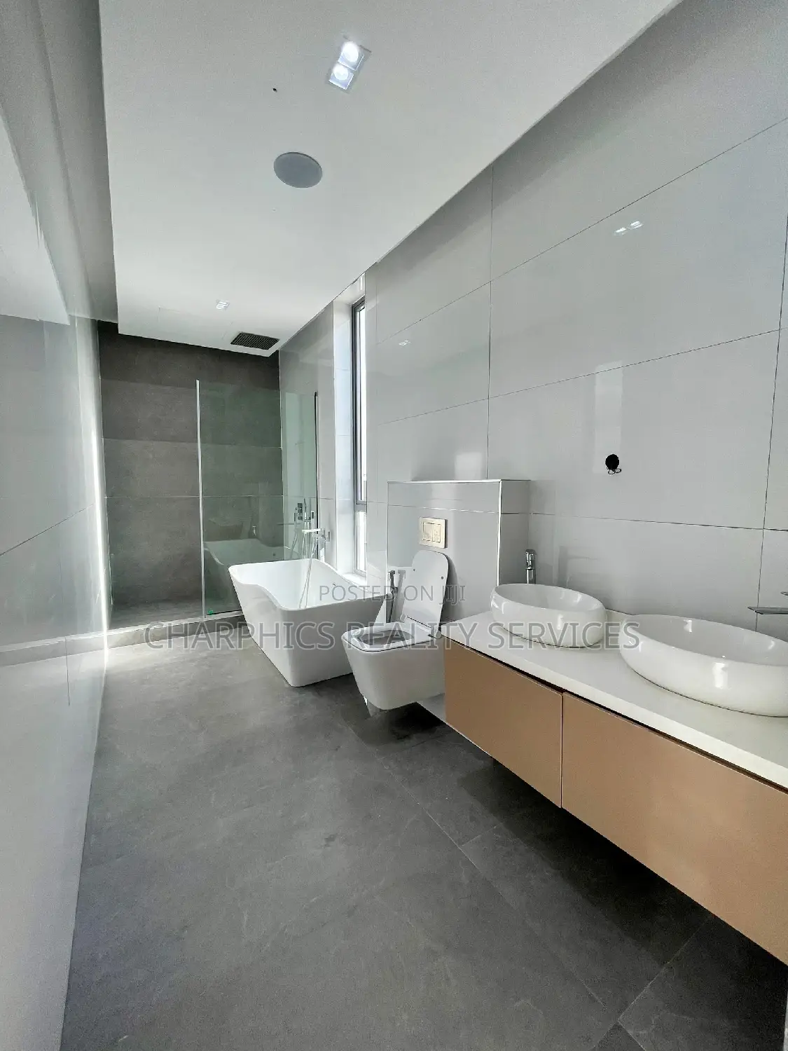 5bdrm Duplex in Lekki Phase 1 for sale