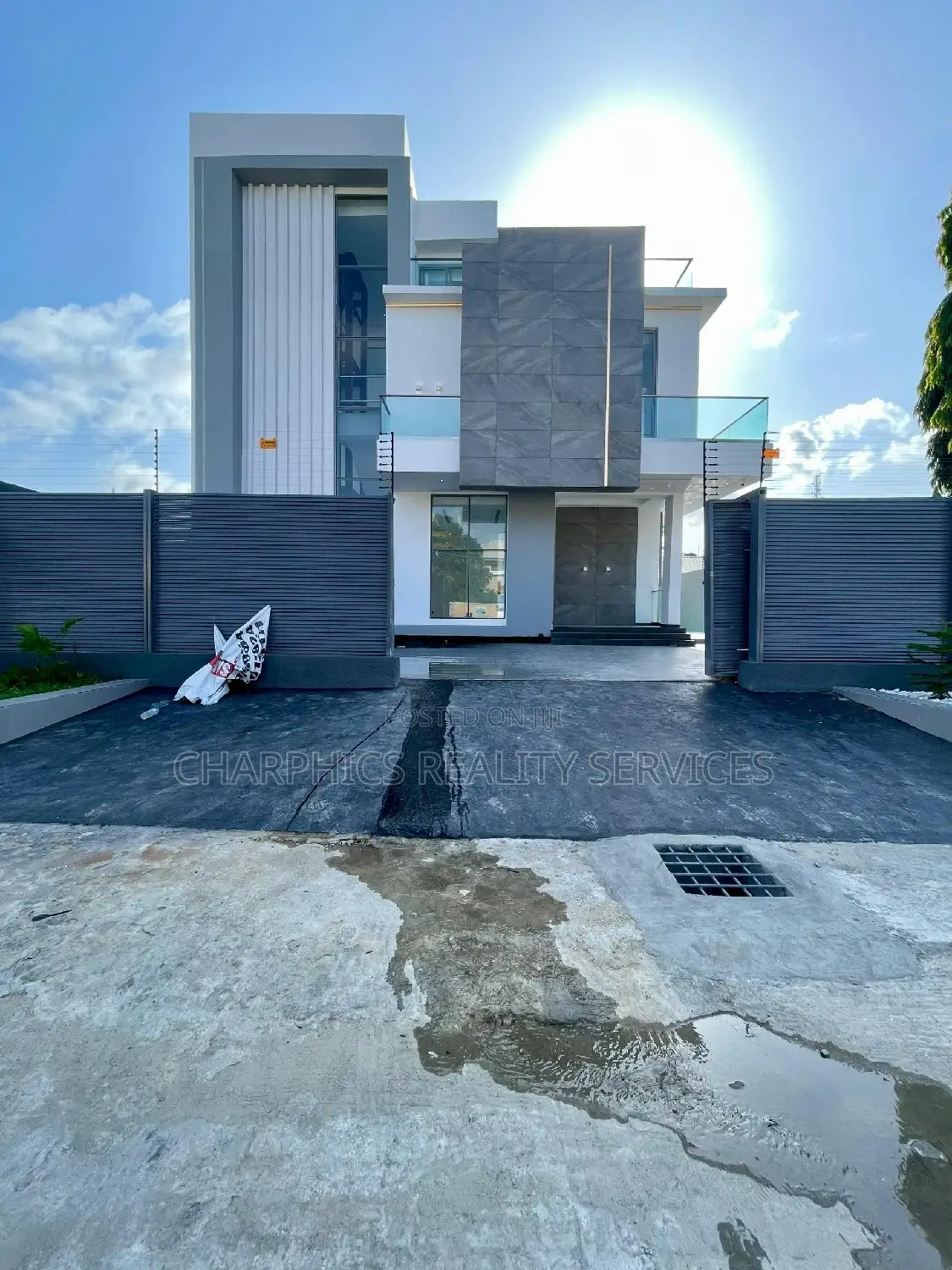 5bdrm Duplex in Lekki Phase 1 for sale
