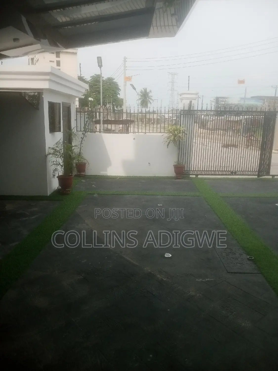 5bdrm Duplex in Chevron for sale