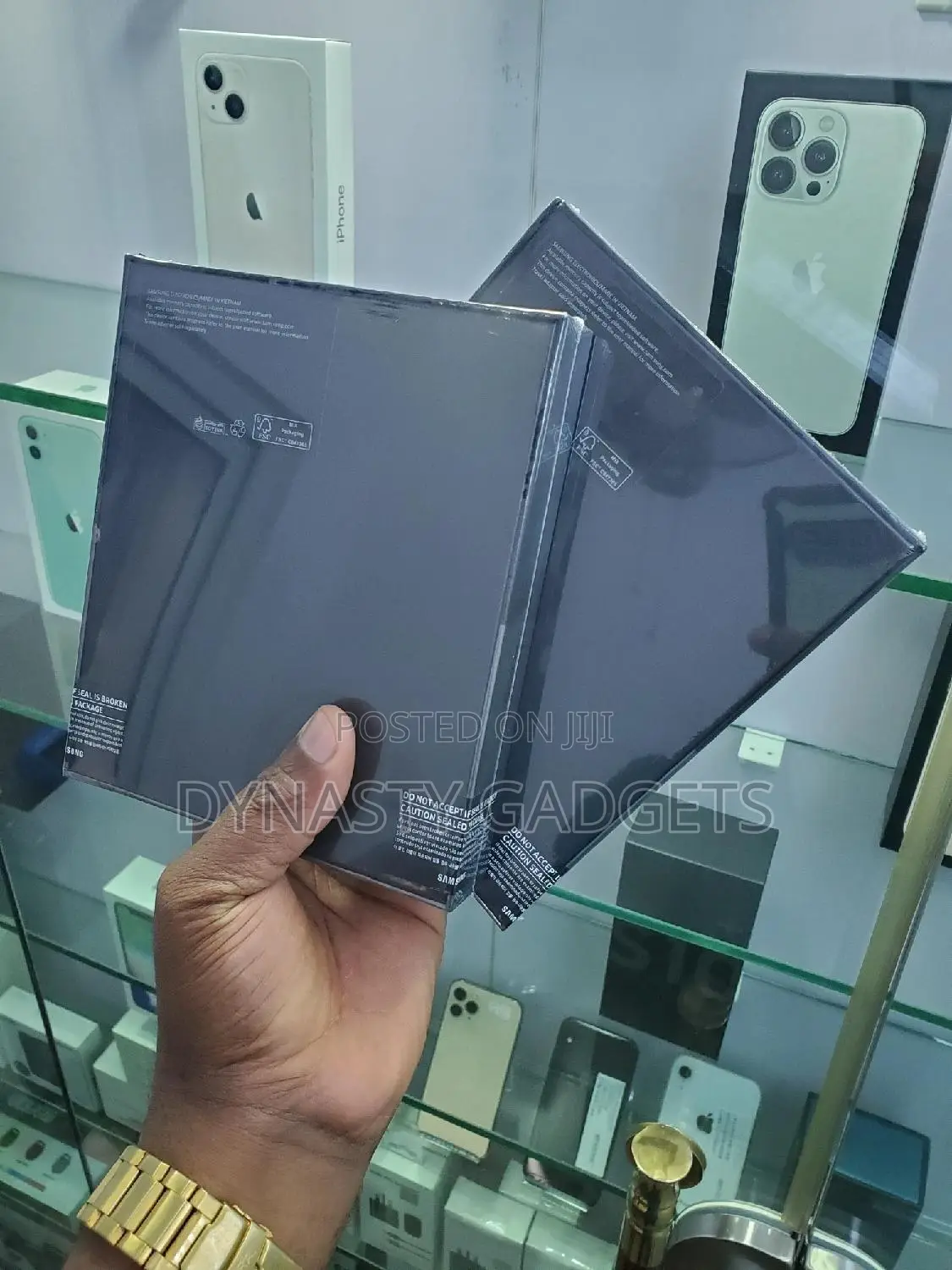 New Samsung Galaxy Z Fold4 256 GB Gold