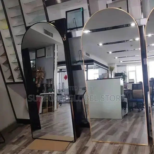 Curve Design Mirror